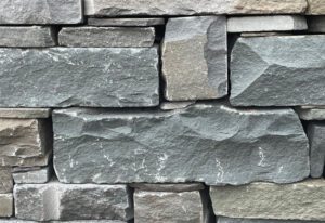 Snapped Bluestone veneer stone from Wicki Stone