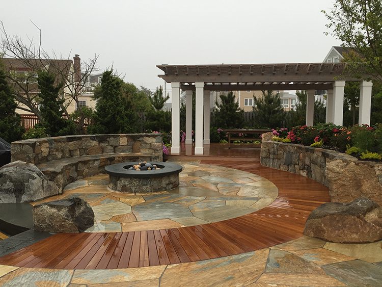 Example of desert quartzite light colored walkway and patio stone