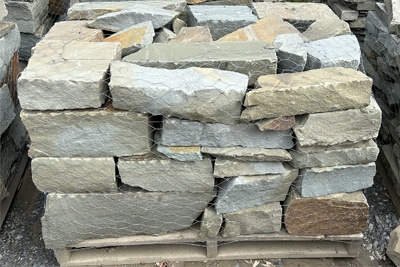 Snapped edge full color bluestone wall stone example