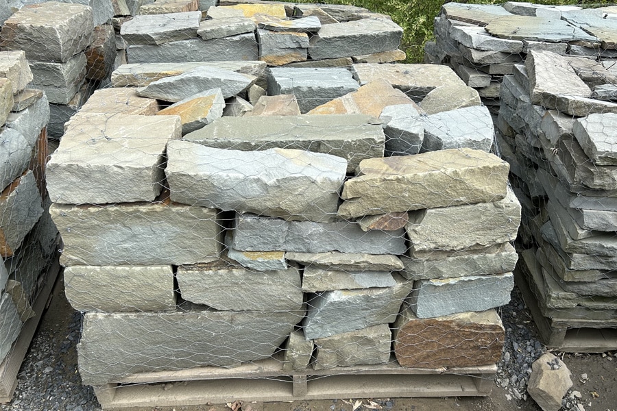 Snapped Full Range Color Bluestone Wall Stone - Wicki Wholesale Stone, Inc.