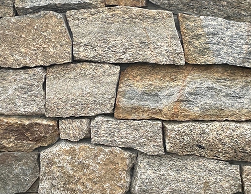 Country Fieldstone thin veneer building stone in stock