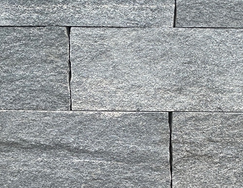 Luminaris - a light grey thin veneer stone in a ledge stone cut